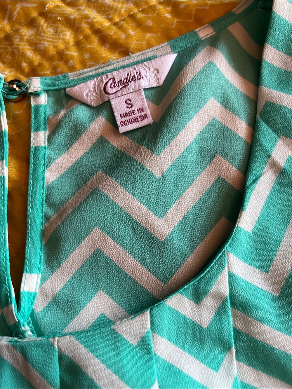 Candie's Aqua and White Chevron Sleeveless Top - Picture 2 of 5
